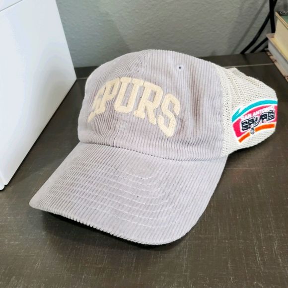 Mitchell & Ness Accessories - NWT Mitchell & ness spurs trucker cap